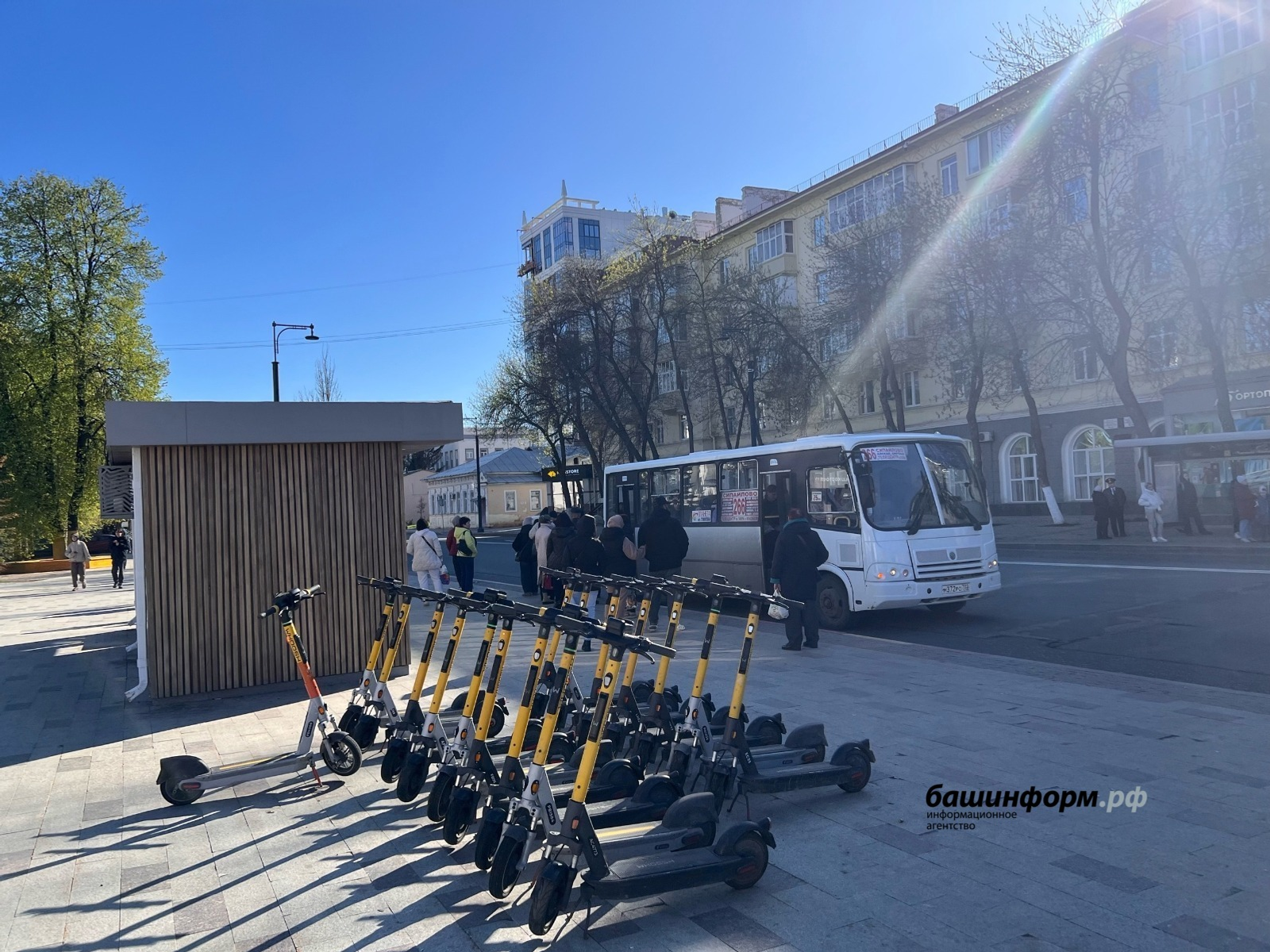 В Уфе за электросамокатчиками следят сотрудники ГАИ и юные инспекторы