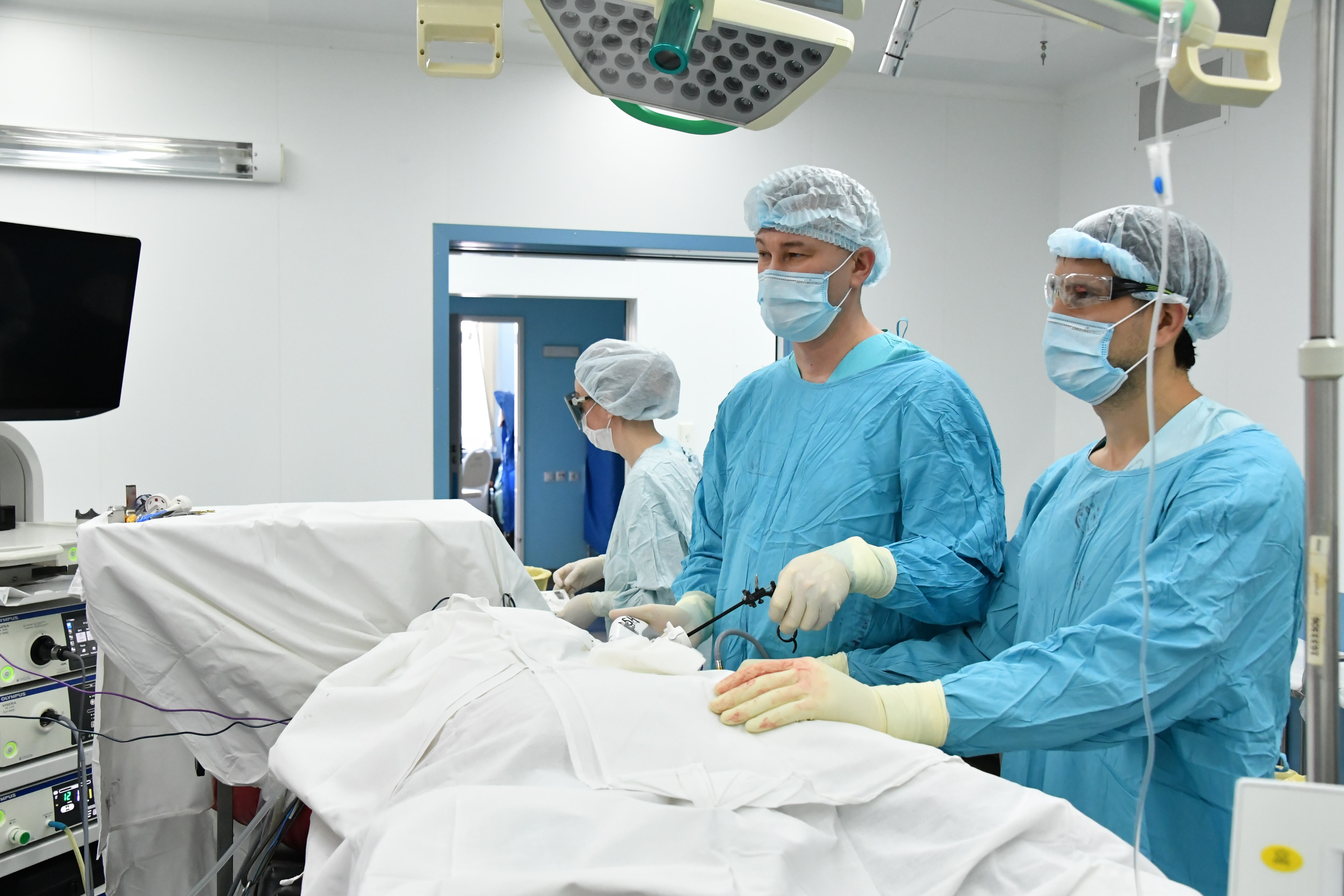 Адель Измайлов не только главный врач,  он еще и оперирующий хирург-онколог.