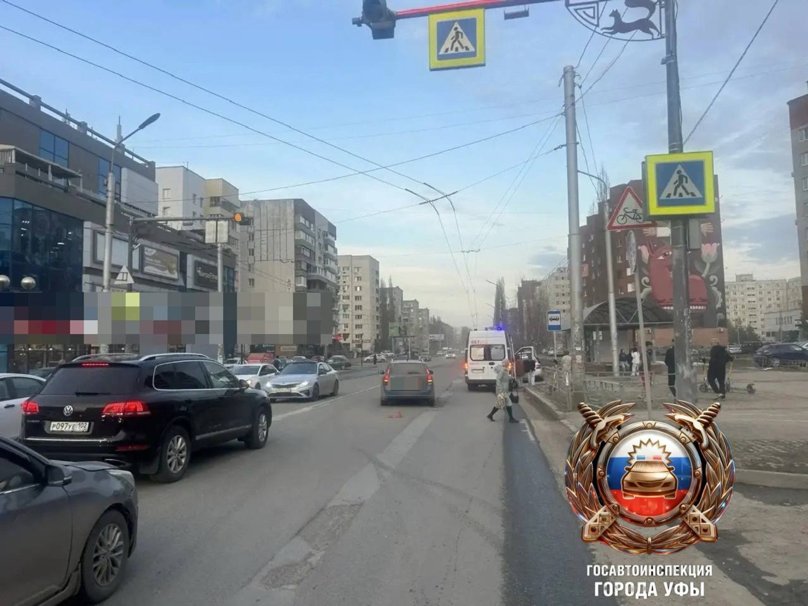 Началось! В Уфе два школьника на электросамокате угодили под машину