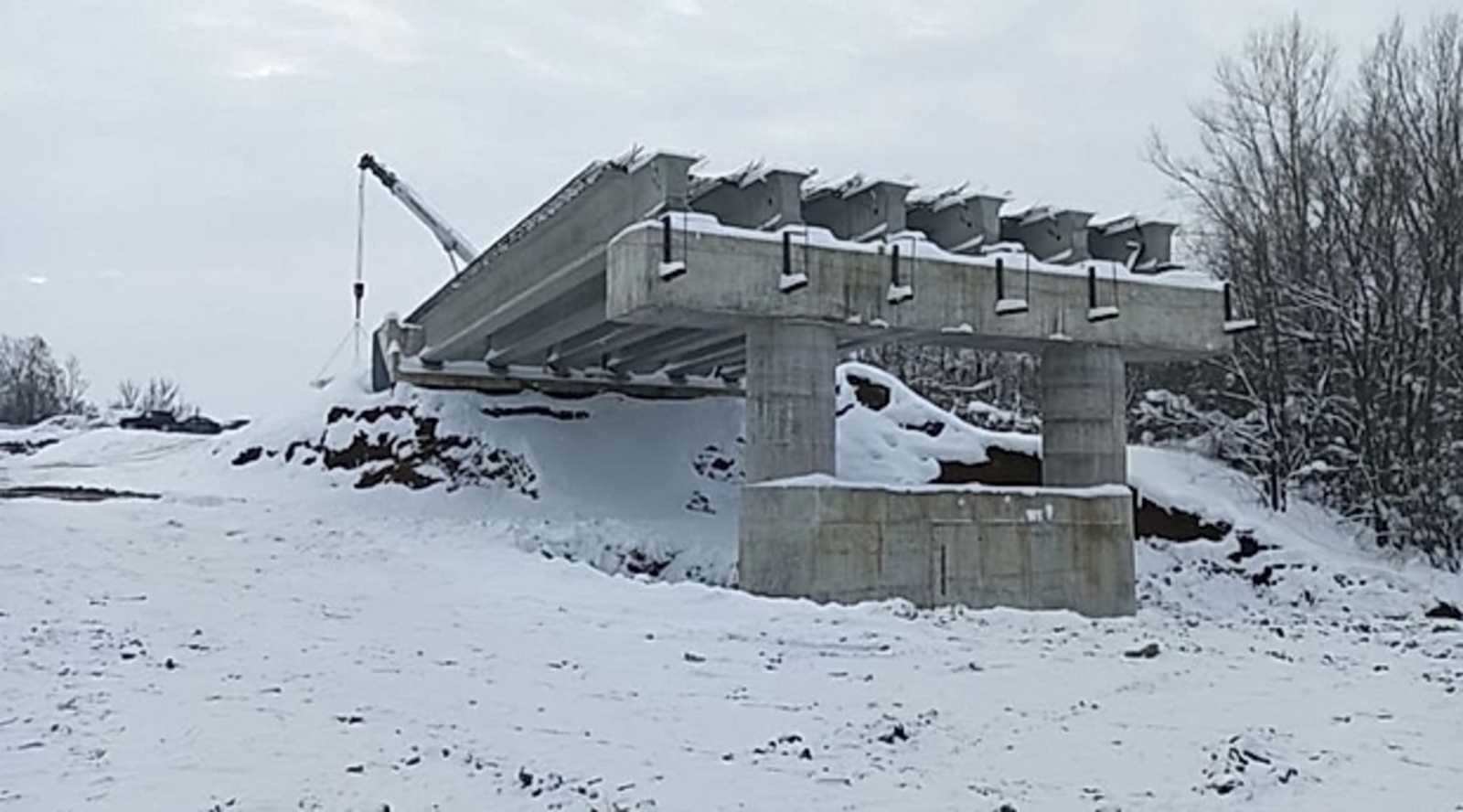 Продолжается реконструкция моста через реку Быстрый Танып