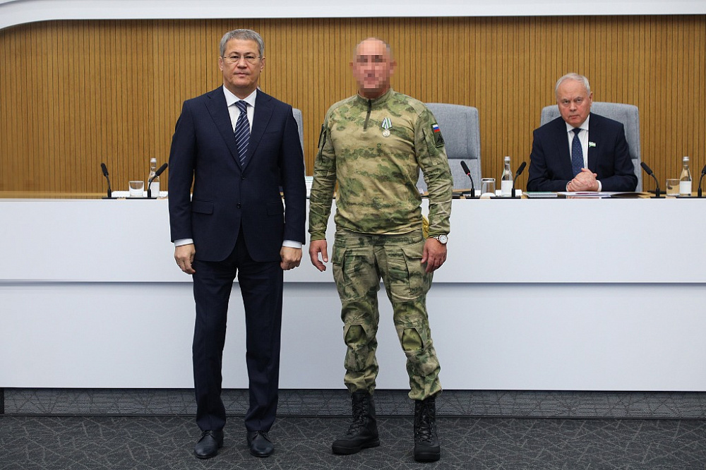 Радий Хабиров вручил медали генерала Шаймуратова военнослужащим полка «Башкортостан»