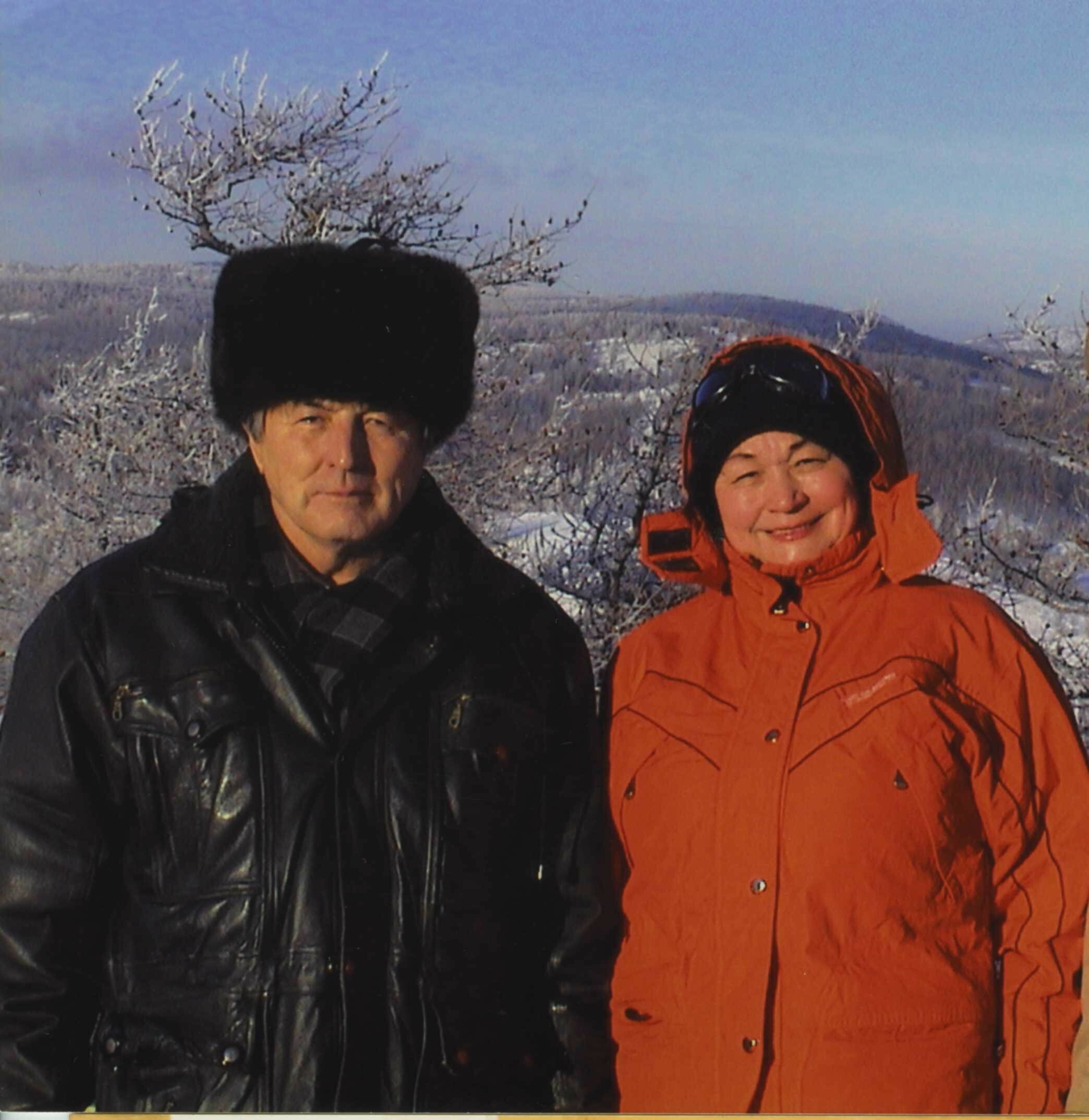 Тормош иптәше, Башҡортостандың халыҡ шағиры  Гөлфиә Юнысова менән 57 йыл бергә ғүмер итәләр.