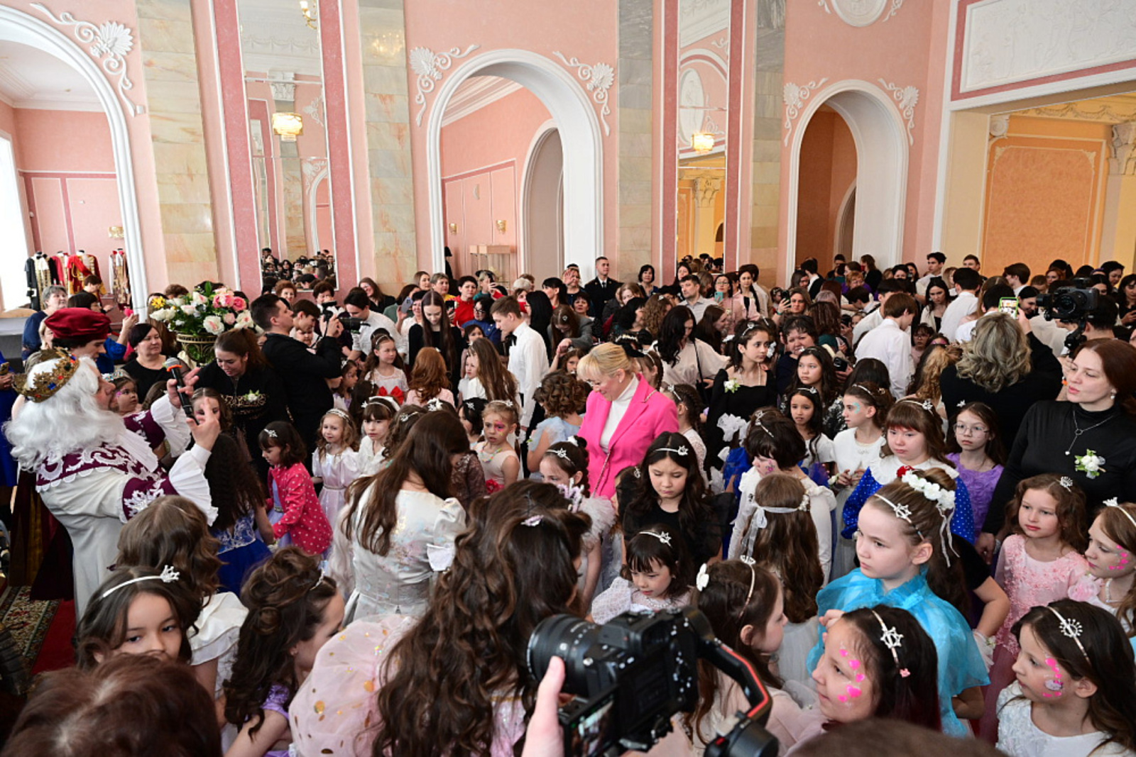 «Бал маленьких принцесс» собрал детей со всей республики