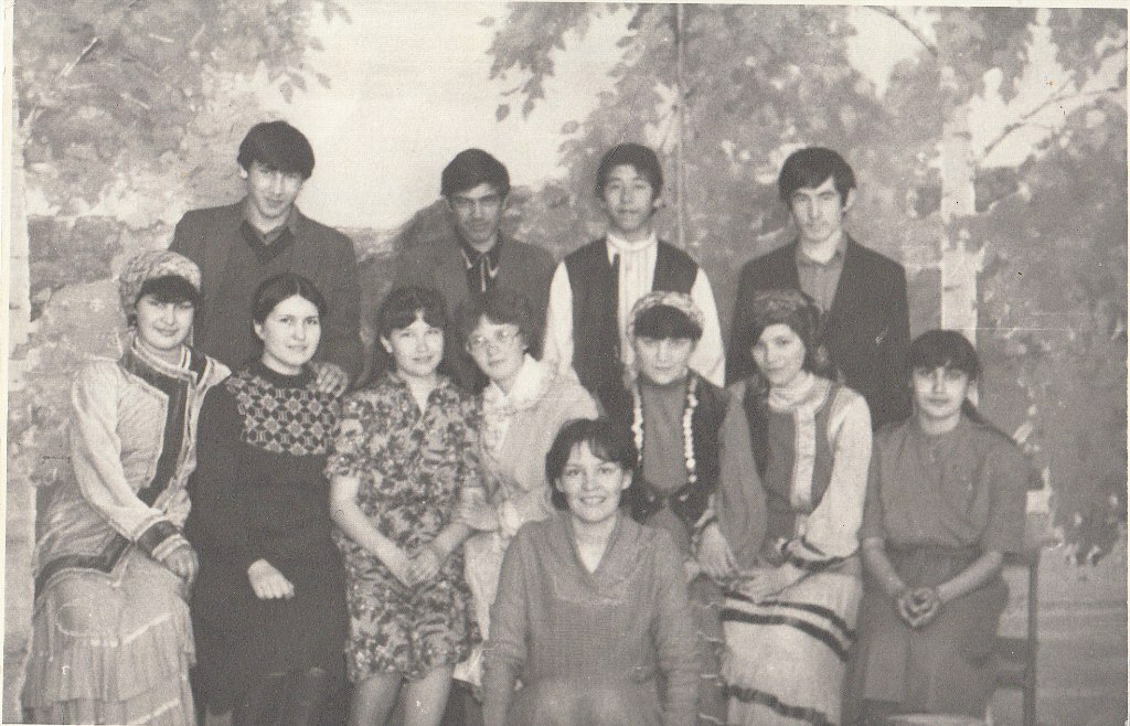 ӘҪӘР үҙ тормошо менән йәшәй