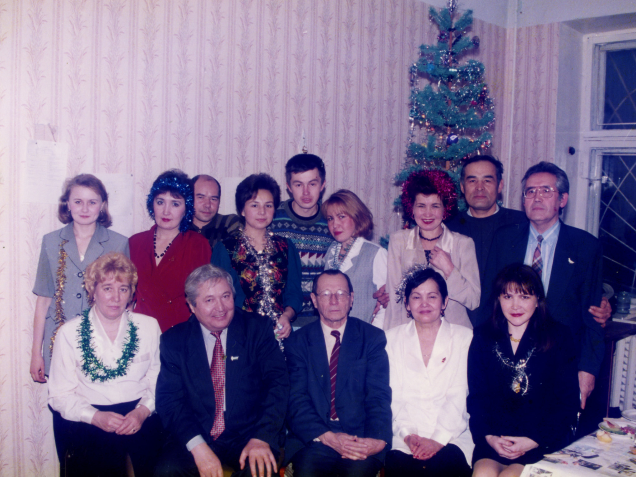 «Ватандаш» журналының тәүге коллективы Яңы йыл ҡаршылай.