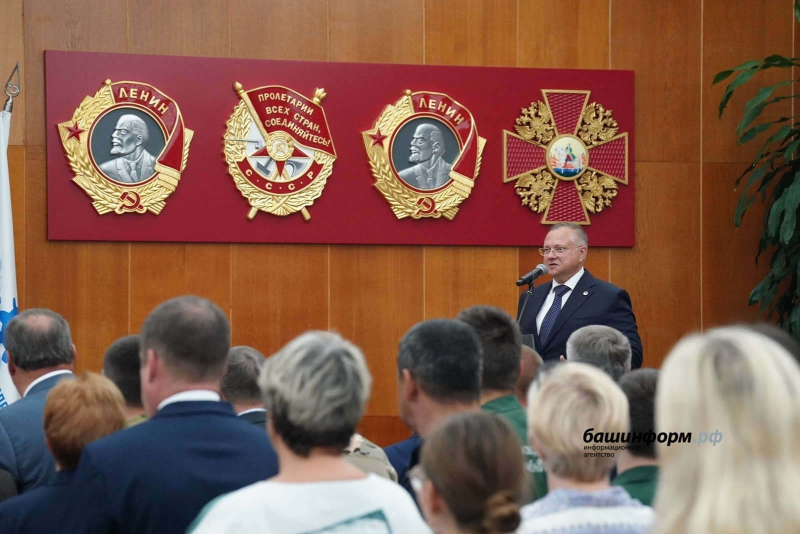 Путин наградил коллектив ОДК–УМПО орденом Александра Невского