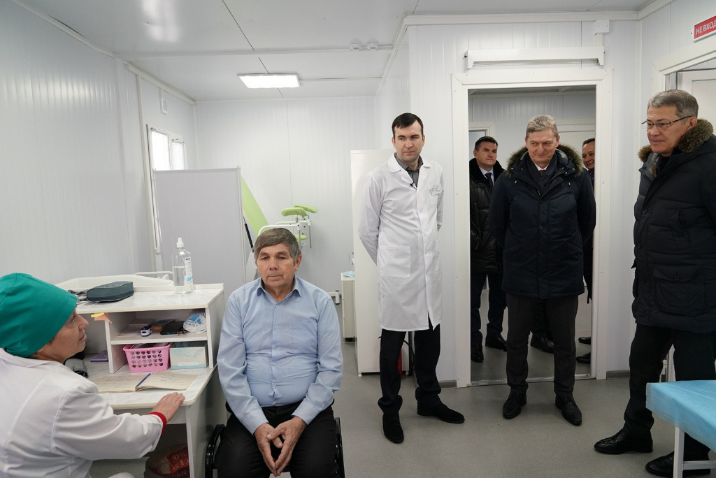 Радий Хабиров посетил новый ФАП в селе Семёново-Макарово Ермекеевского района