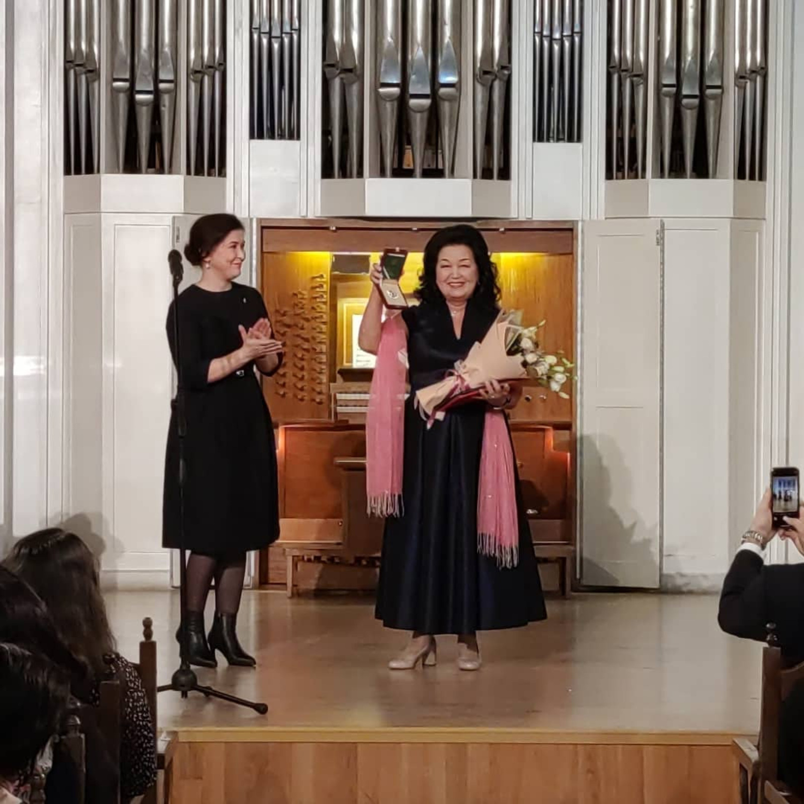 Башкирская певица Флюра Кильдиярова на своем бенефисе награждена орденом Салавата Юлаева