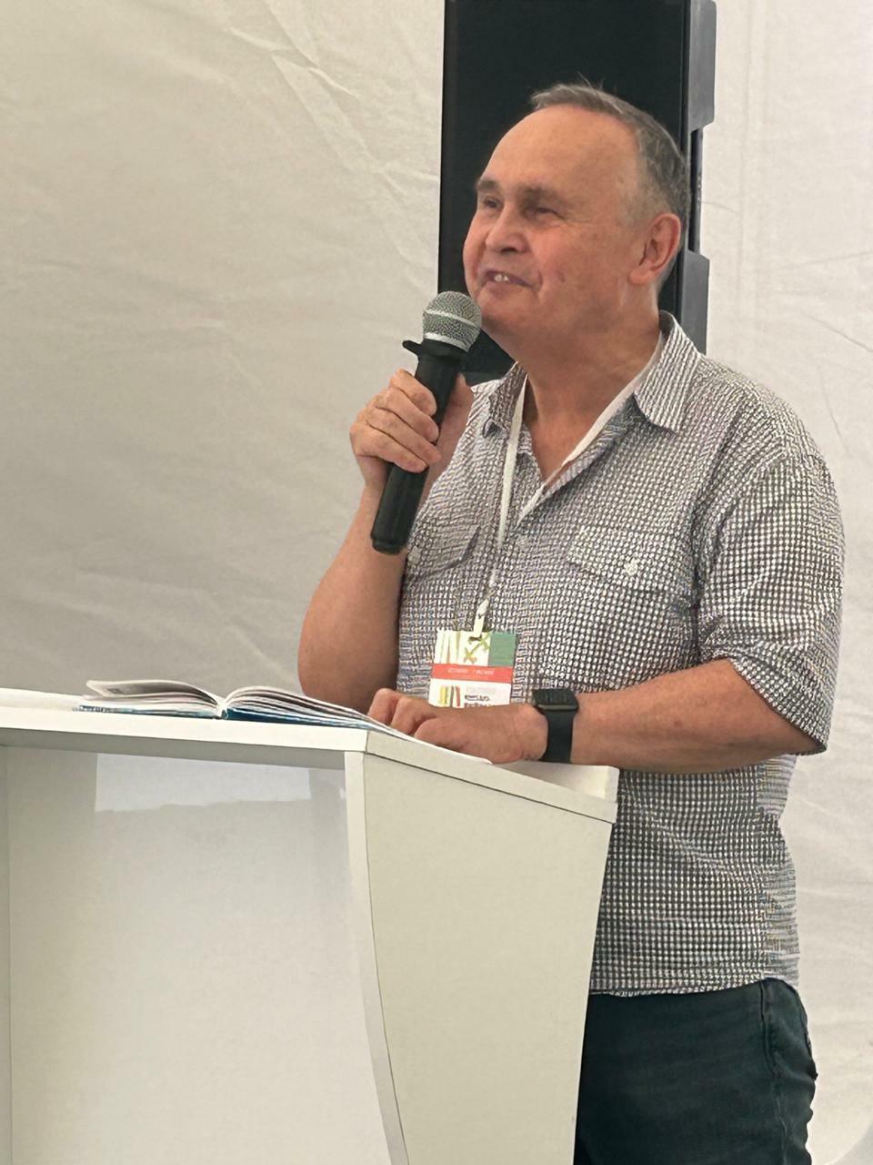 Балалар яҙыусыһы Айҙар Ғәзизов (Өфө ҡалаһы).