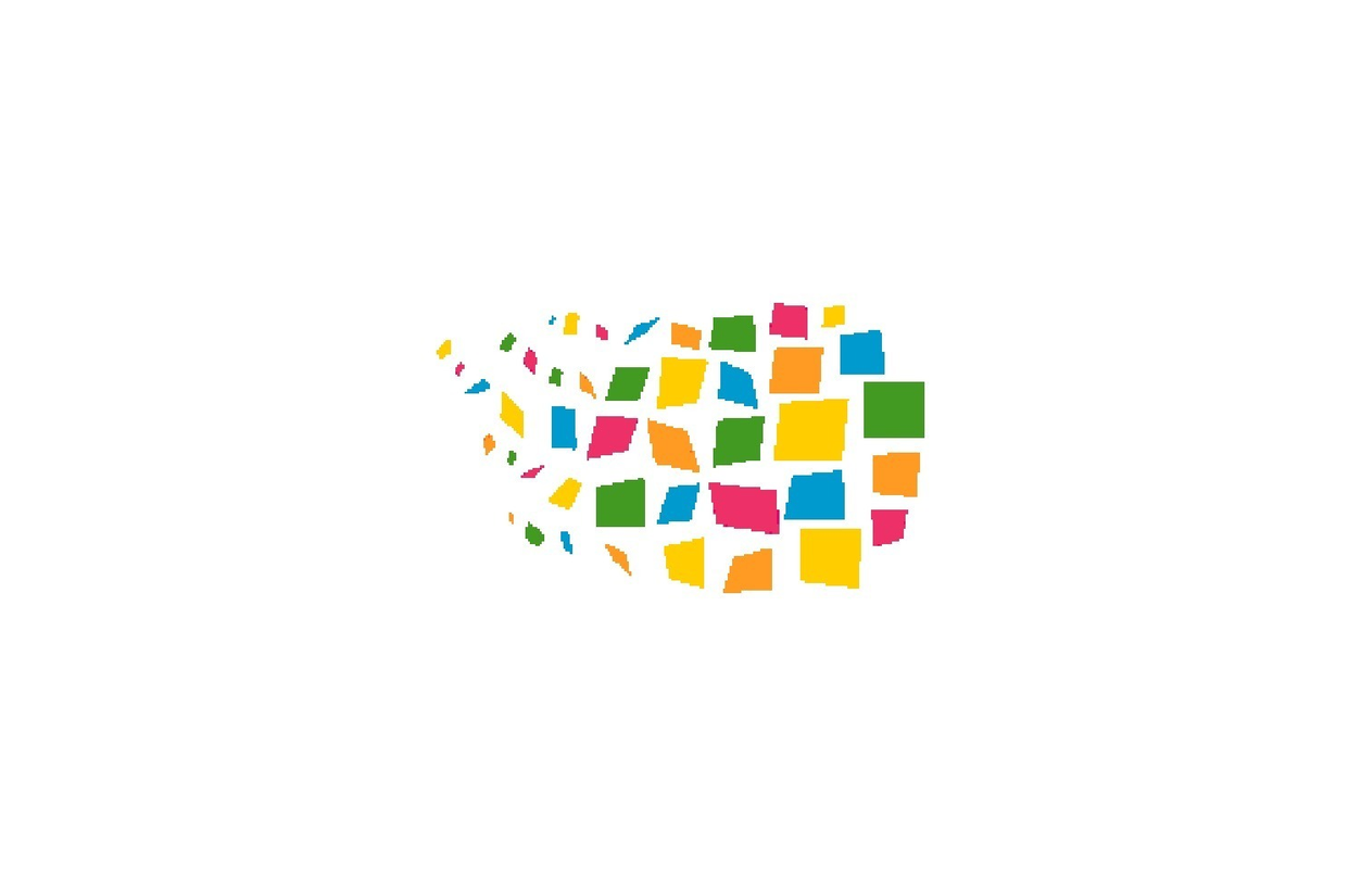 Тормош иптәше Фазыл, ҡыҙҙары Гөлназ һәм Гөлнәзирә менән.