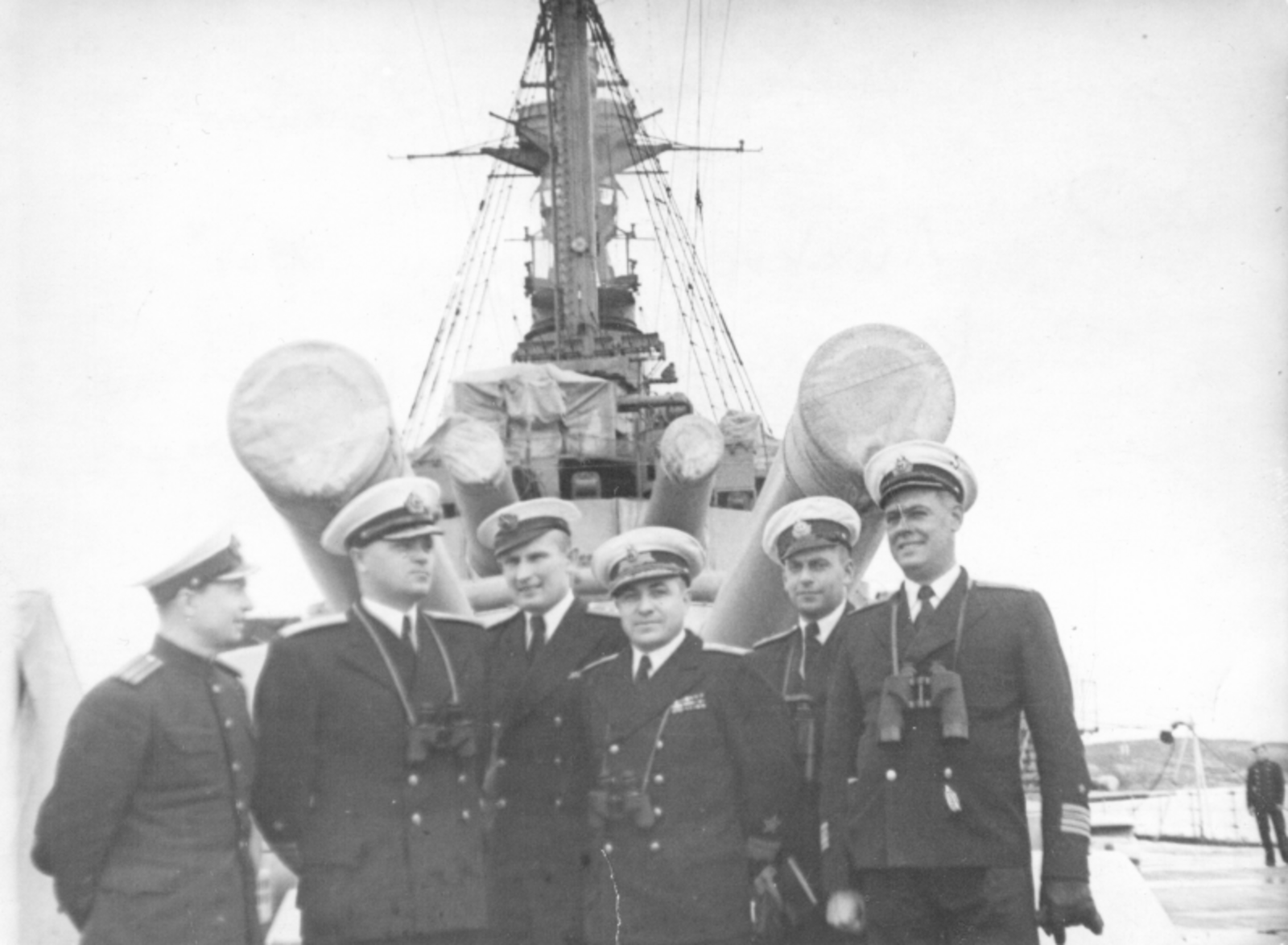 А.Лифшиц среди командиров эскадры Северного флота.