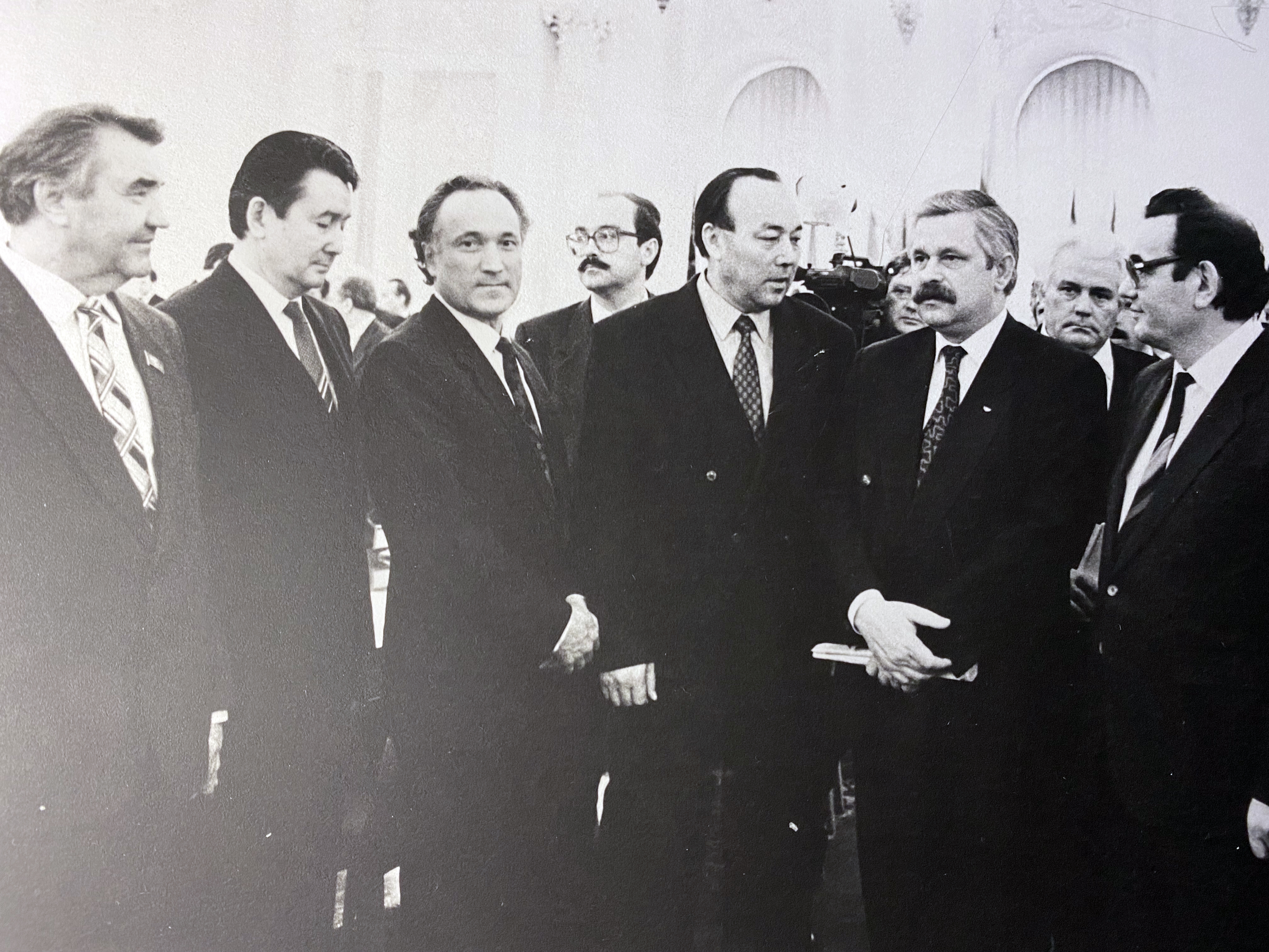 Делегация республики с вице-президентом РФ А.Руцким  после подписания Федеративного договора в 1992 году