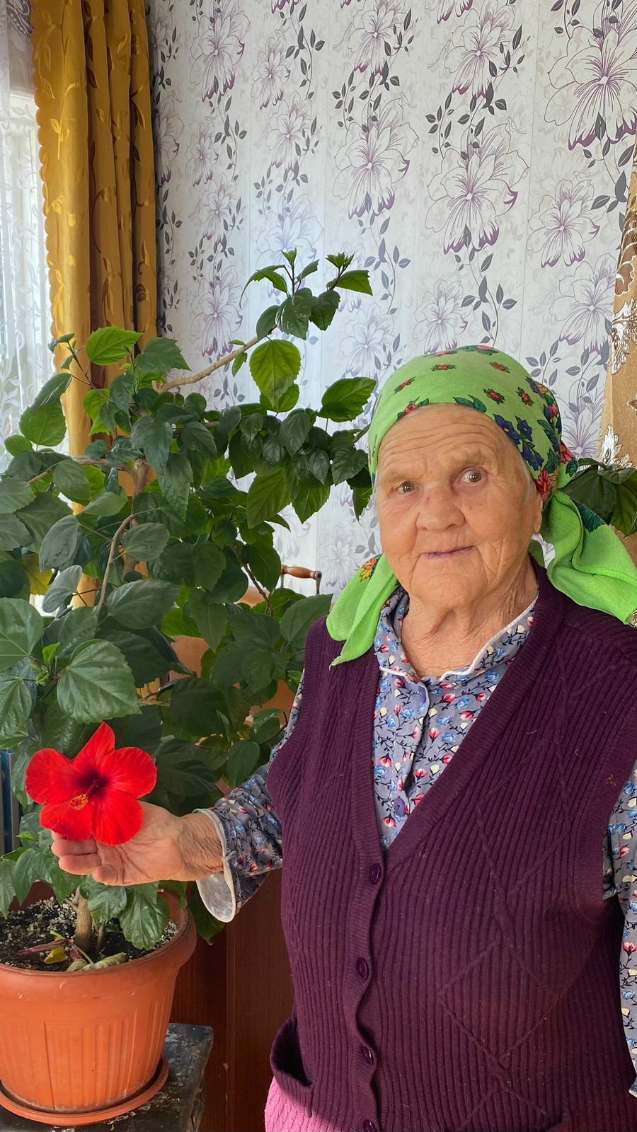 Ҡәмсәнә Абдулхаҡ ҡыҙы Низметдинова (хәҙер Ғәбдрәшитова).