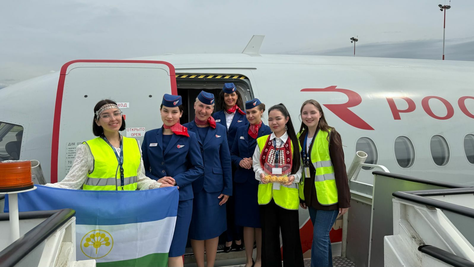 Бойцы студотрядов РБ получают трудовой опыт в аэропорту "Пулково"