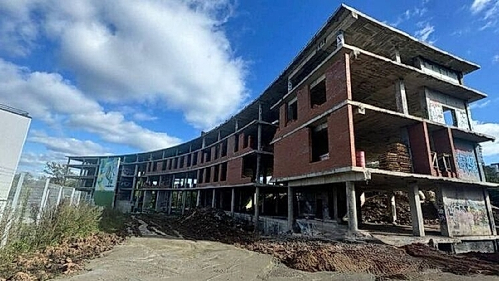 В Уфе продолжается строительство математического лицея