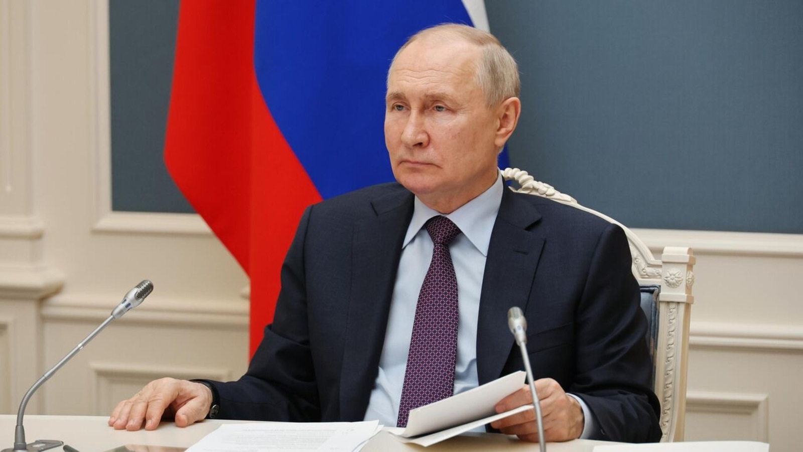 Путин подписал закон о проведении выборов в регионах с военным положением