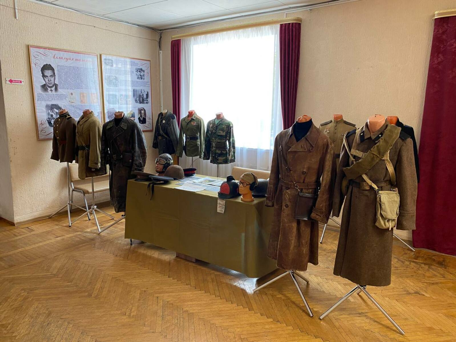 В Белорецке открыли передвижную выставку военной формы и амуниции