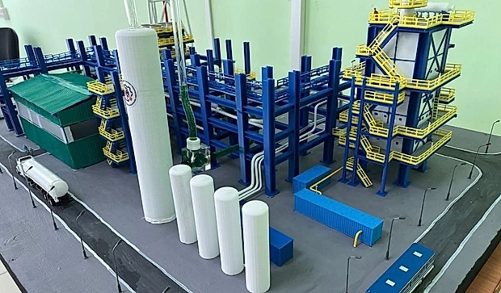 Студенты из Башкирии представили макет мини-завода по производству водорода