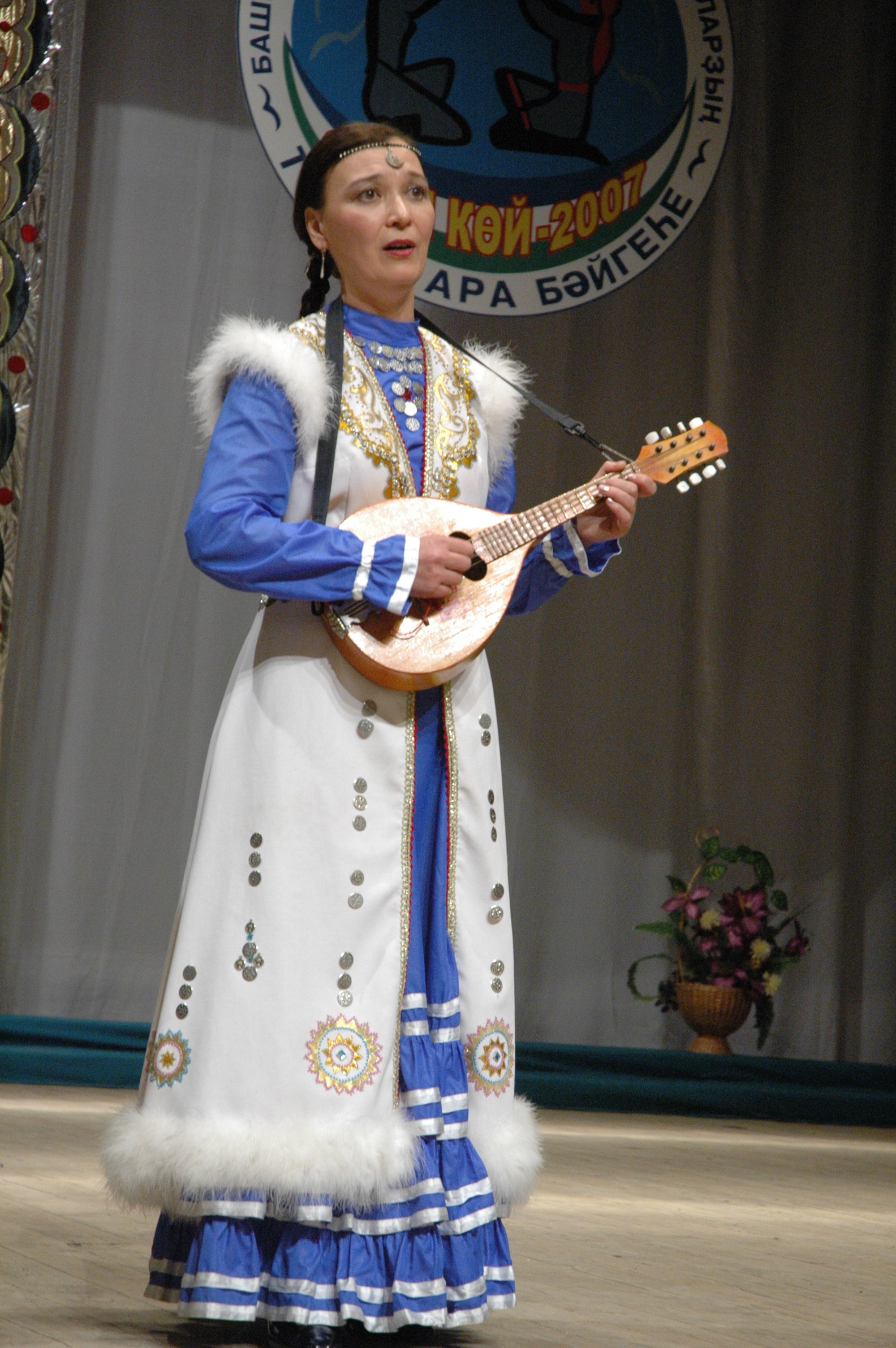 «Оҙон көй» төбәк-ара конкурсында.  Туймазы, 2007 й.