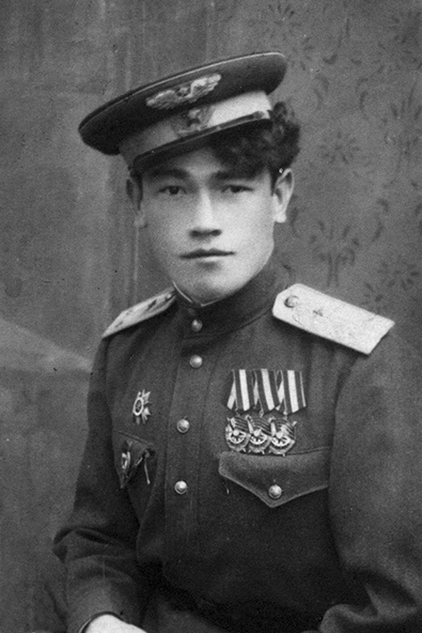 Гвардия лейтенанты  Ҡотдос Латипов. 1945 йылдың яҙы.