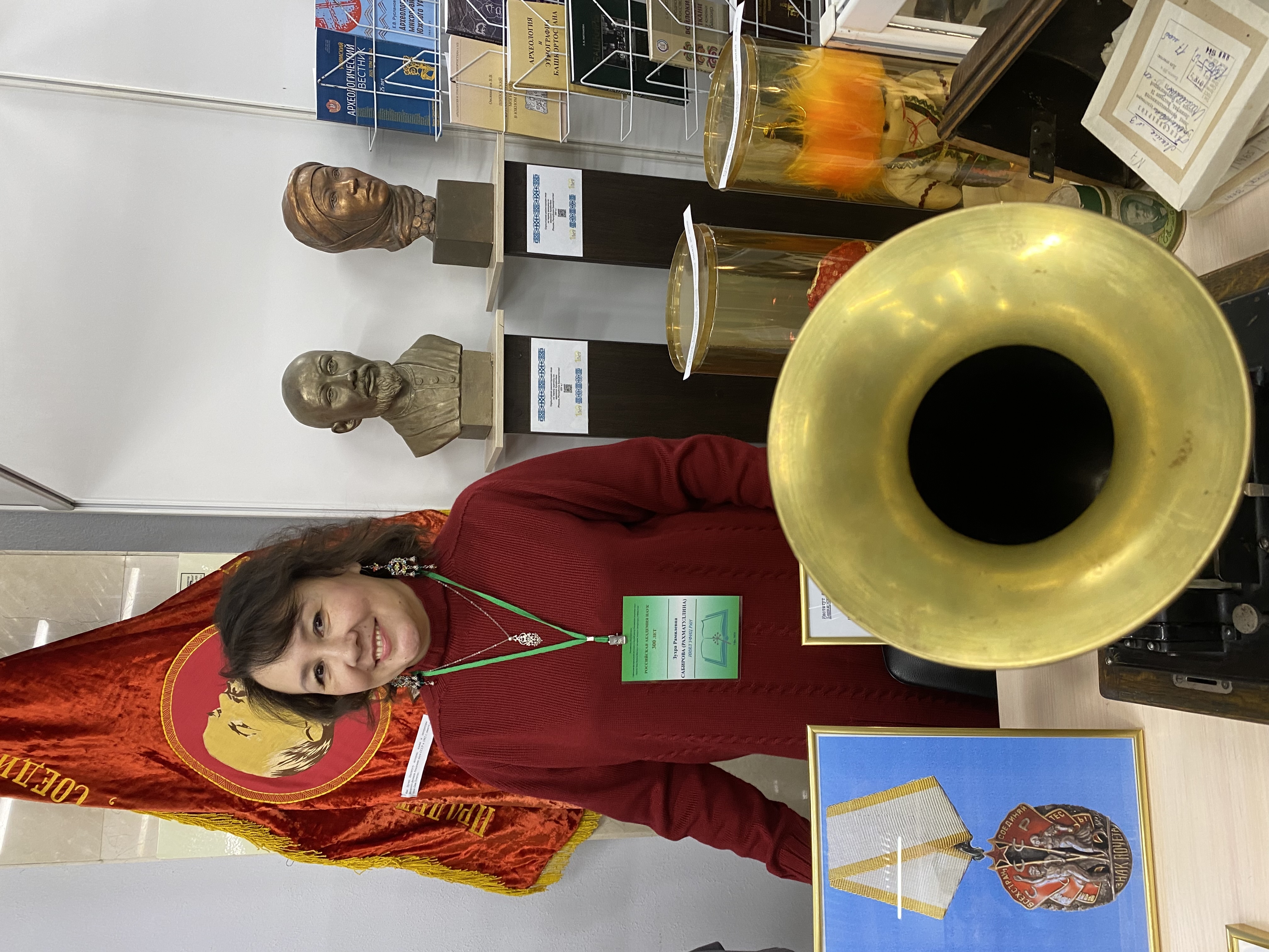 В Музейном кабинете ИИЯЛ.