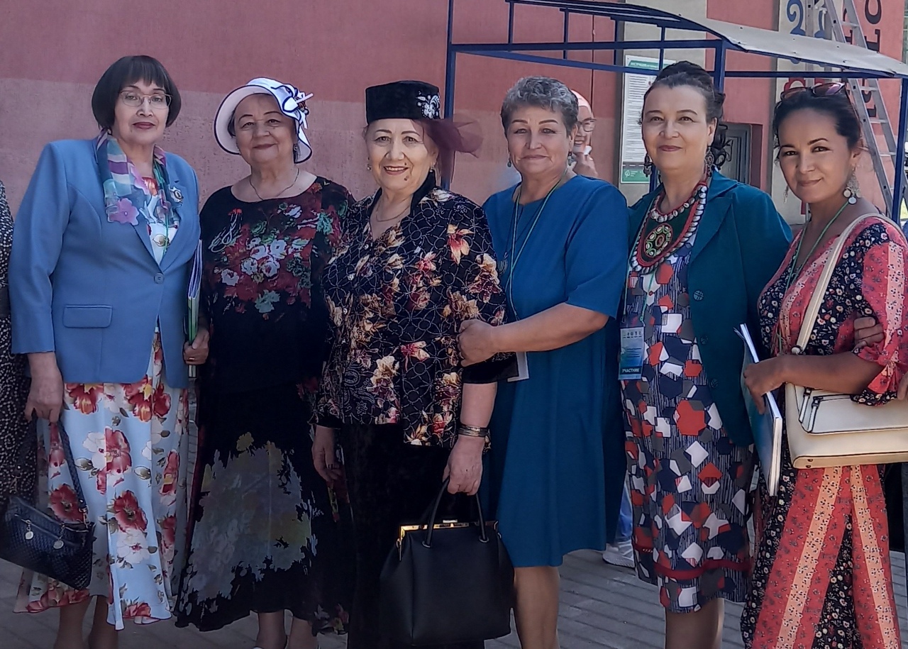 «XXI быуат яҙыусыһы» төбәк-ара форумында күренекле әҙибәләр менән. 2021 й.