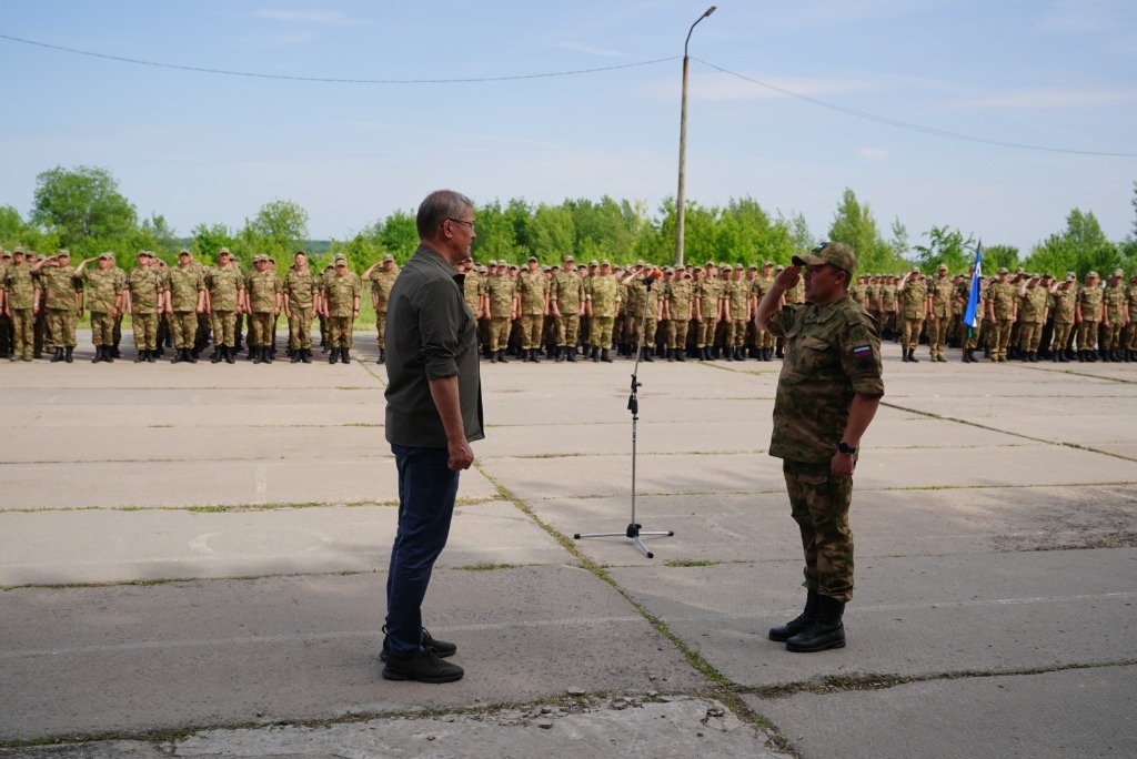 Радий Хабиров встретился с бойцами подразделений добровольческого мотострелкового полка «Башкортостан»