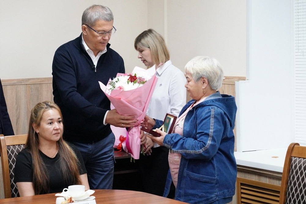 Радий Хабиров встретился с семьями погибших участников СВО из Давлекановского района