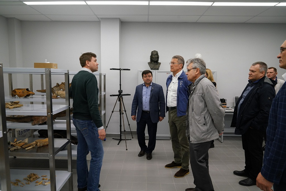 Радий Хабиров и президент РАН Александр Сергеев посетили музейный комплекс «Шульган-Таш»