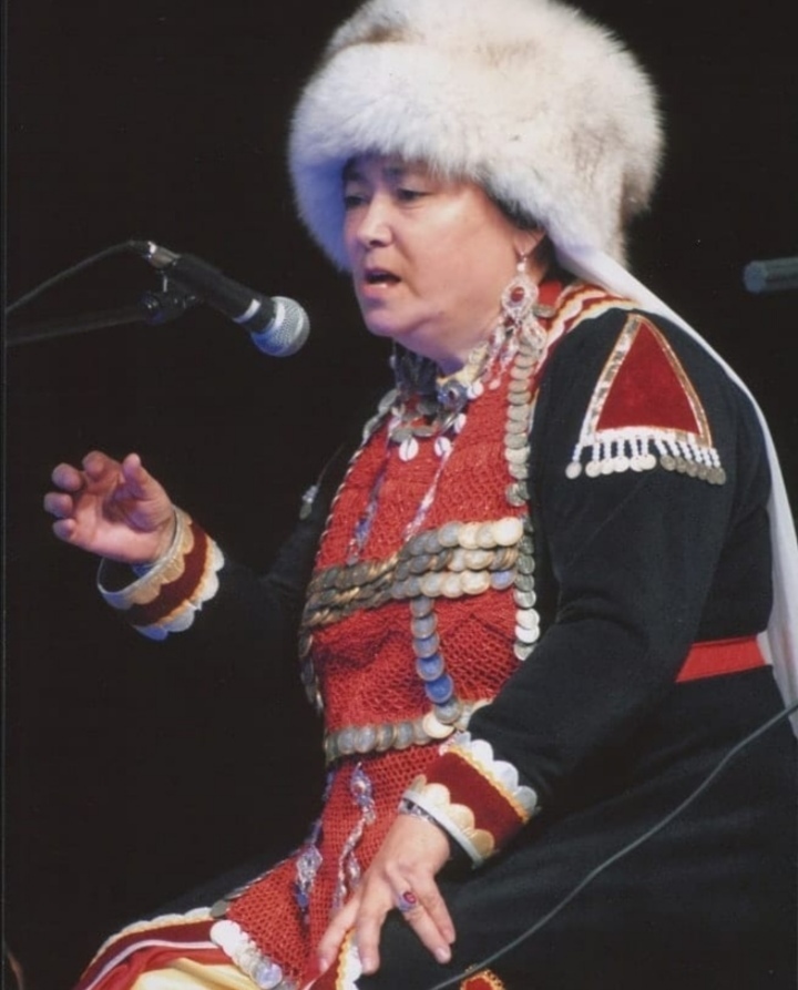 Башкирский сэсэн со знанием английского (Штрихи к портрету Асии Гайнуллиной)