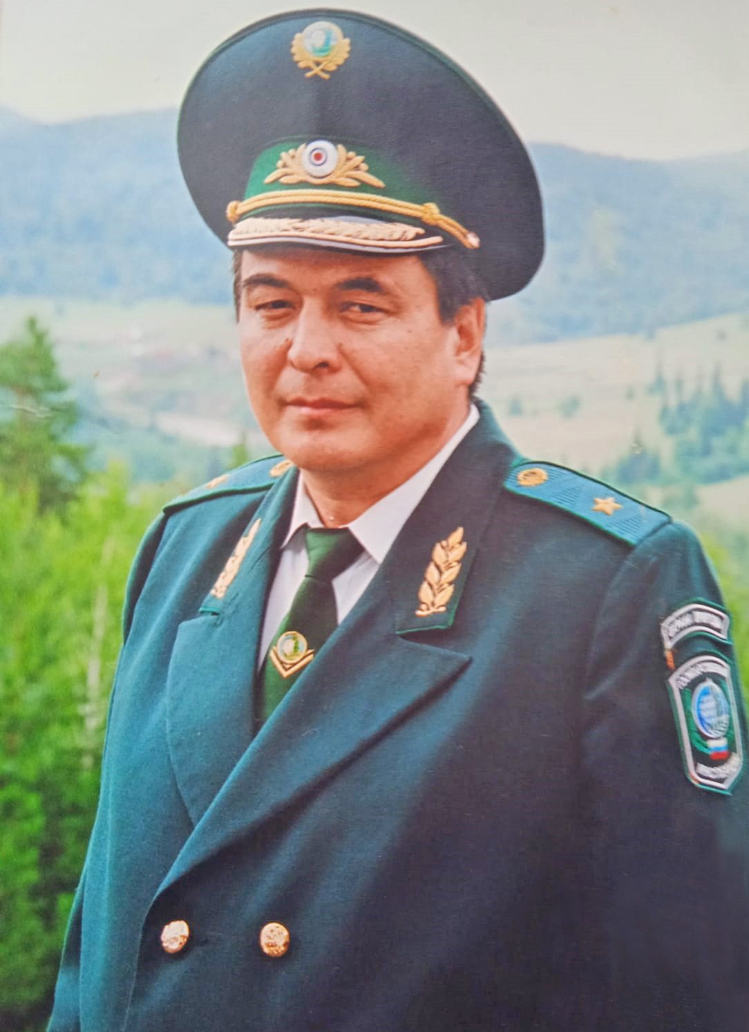 РФ-ның атҡаҙанған экологы, БР-ҙың атҡаҙанған урман белгесе Фәнүр Хажғәли улы Әлибаев.