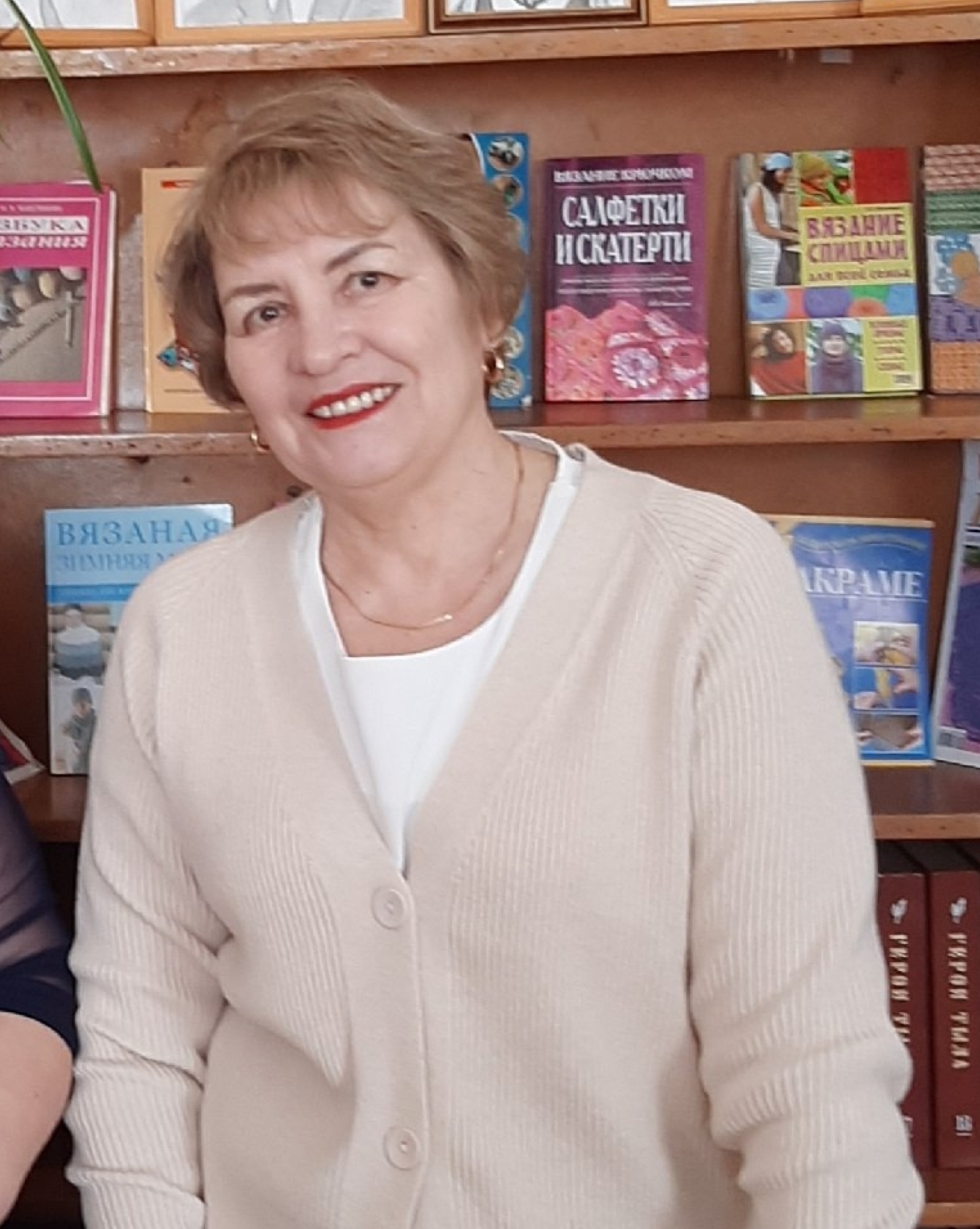 ӘҪӘР үҙ тормошо менән йәшәй