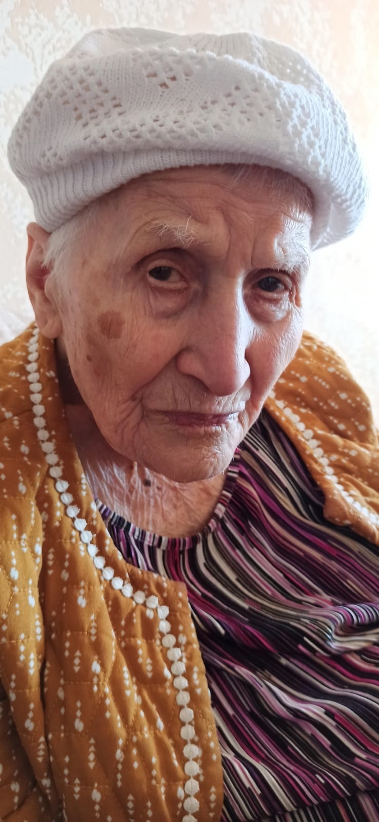 Асия Мәүли ҡыҙы Хөсәйенова (хәҙер Кәримова).