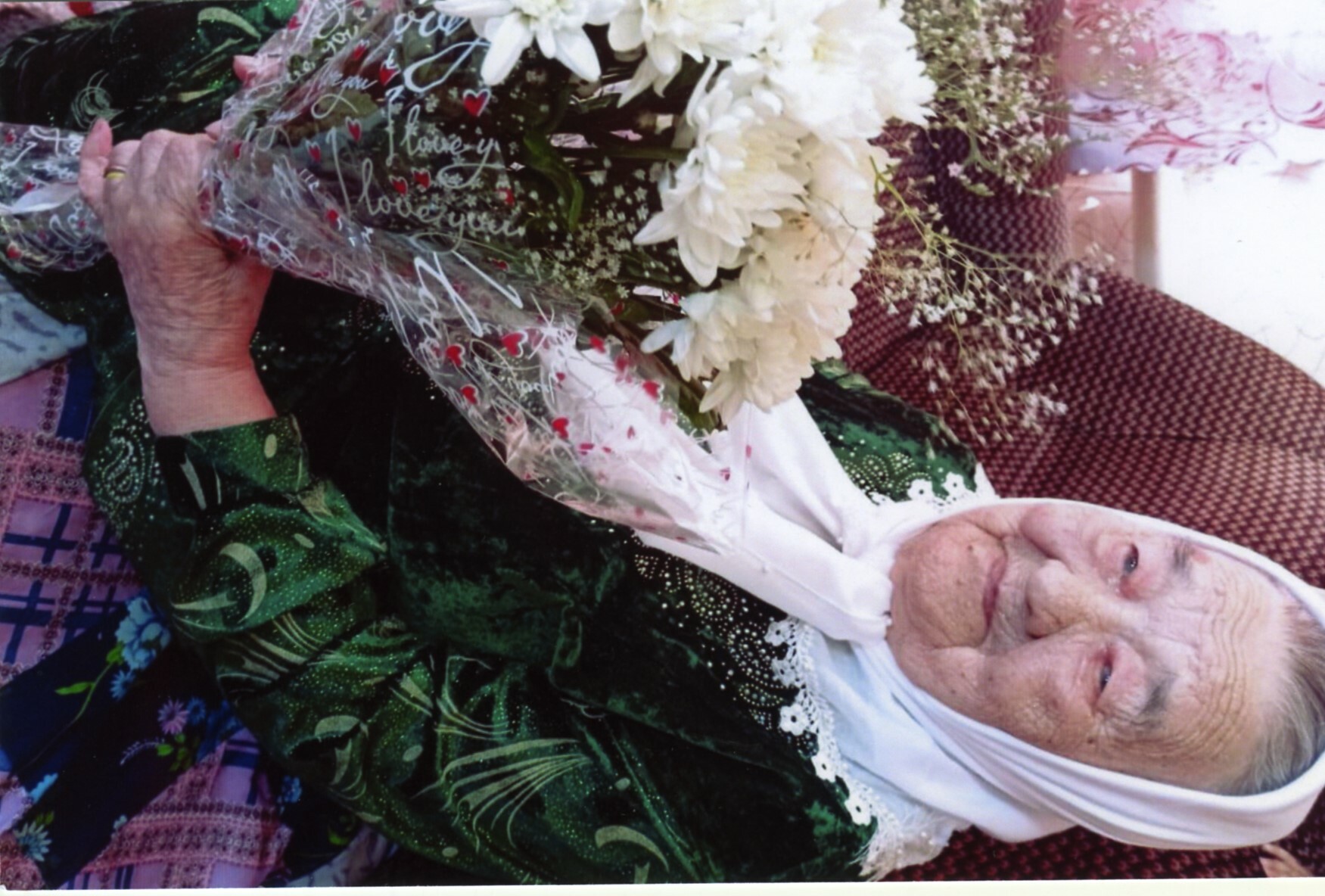 Һәнеүәт Сәйәхова.