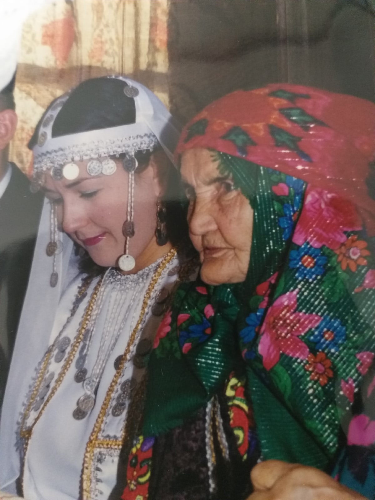 Бабушка Р.Каримовой Фахрихан  Сагадиевна дожила до 96 лет,  став для внучки эталоном во всем.