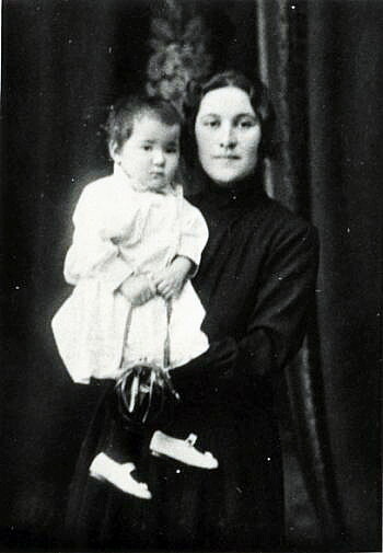 Маһруй һәм Тамара Хоҙайбирҙиналар. 1925 йыл.