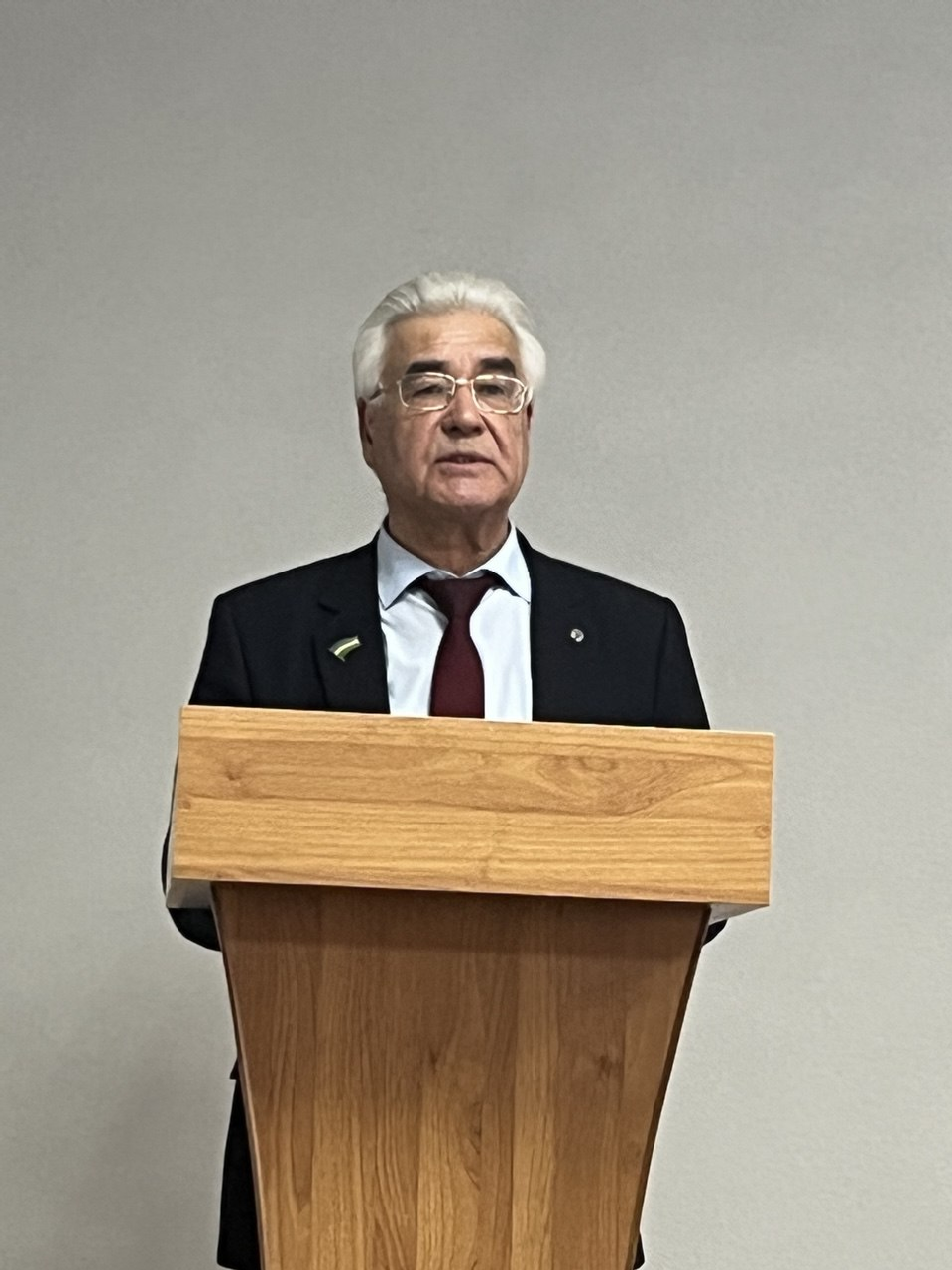 Әҙәби тәнҡит  кәрәк!