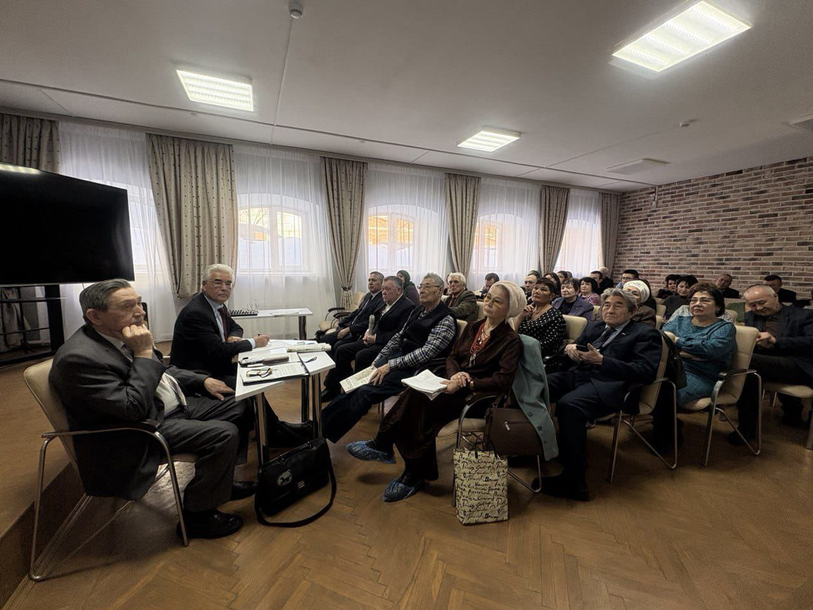 Әҙәби тәнҡит  кәрәк!