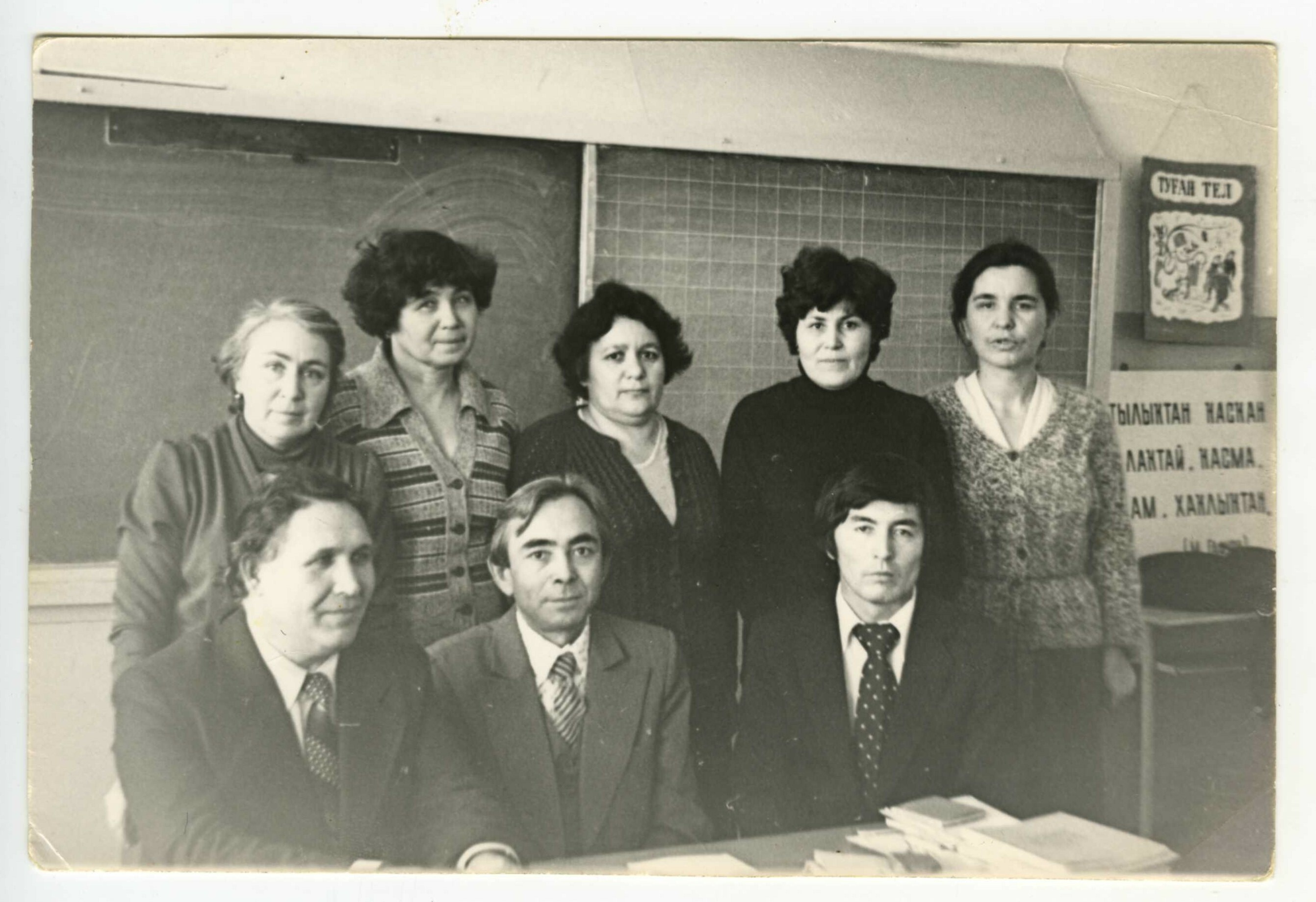 Тарих, тел һәм әҙәбиәт институты ғалимдары  мәктәптә үткән осрашыуҙан һуң уҡытыусылар менән.