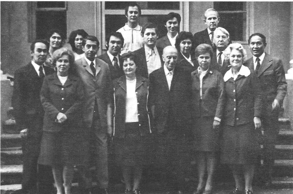 Сотрудники сектора тюркских и монгольских языков  Института языкознания АН СССР (А.Юлдашев первый слева). 1976 г.