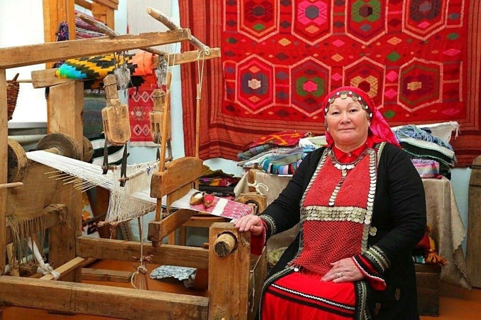Радий Хабиров поздравил с профессиональным праздником работника культуры из Башкирии