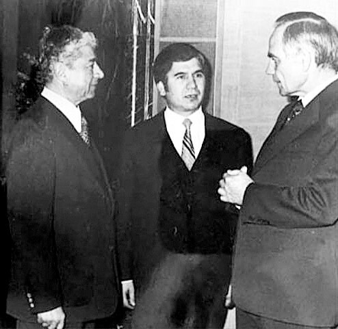 Справа – Чрезвычайный и Полномочный посол СССР  в Турции Родионов А.А., слева – мэр столицы  Турецкой республики.
