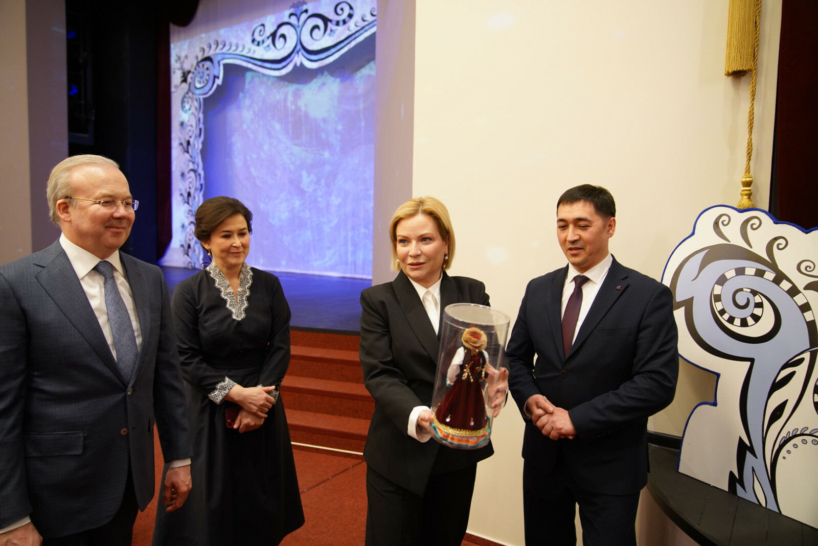 Андрей Назаров и министр культуры РФ Ольга Любимова посетили обновленный театр кукол в Уфе