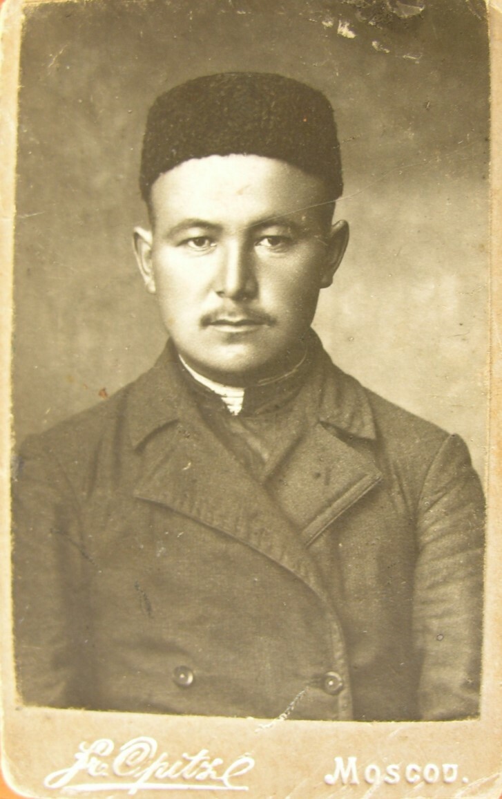 М.Бурангулов в год окончания медресе «Хусаиния». 1912 г.