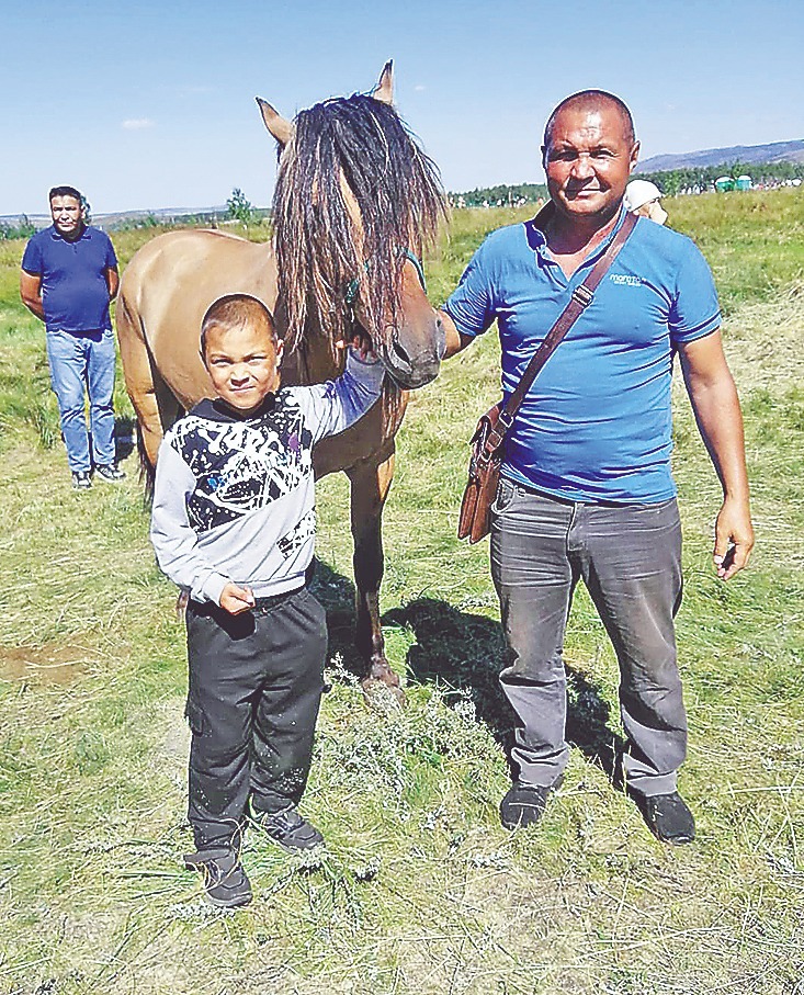 Ильгиз Тазетдинов из Хайбуллинского района с сыном Рафисом.