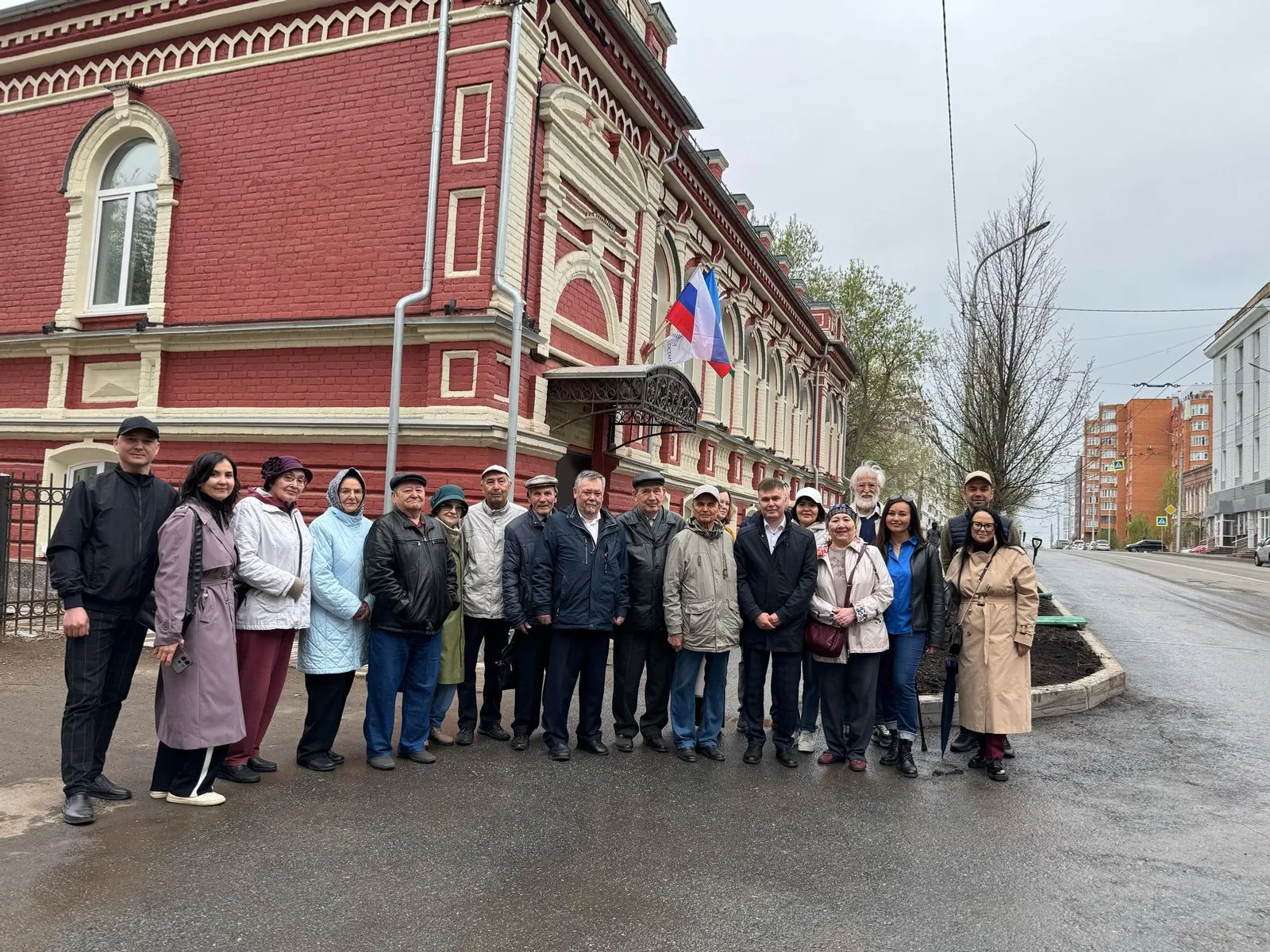 Писатели Башкортостана посадили именные деревья