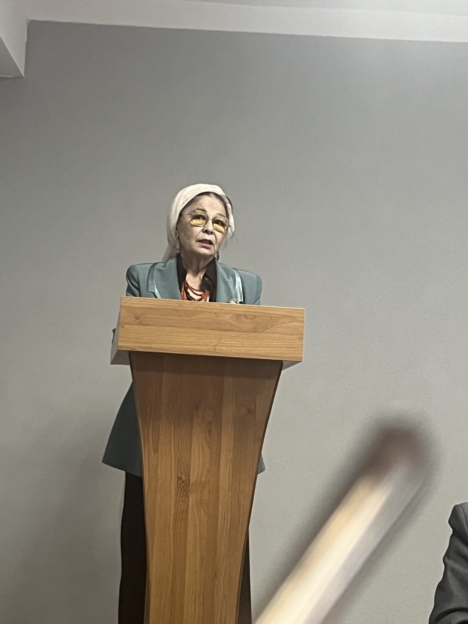 Әҙәби тәнҡит  кәрәк!