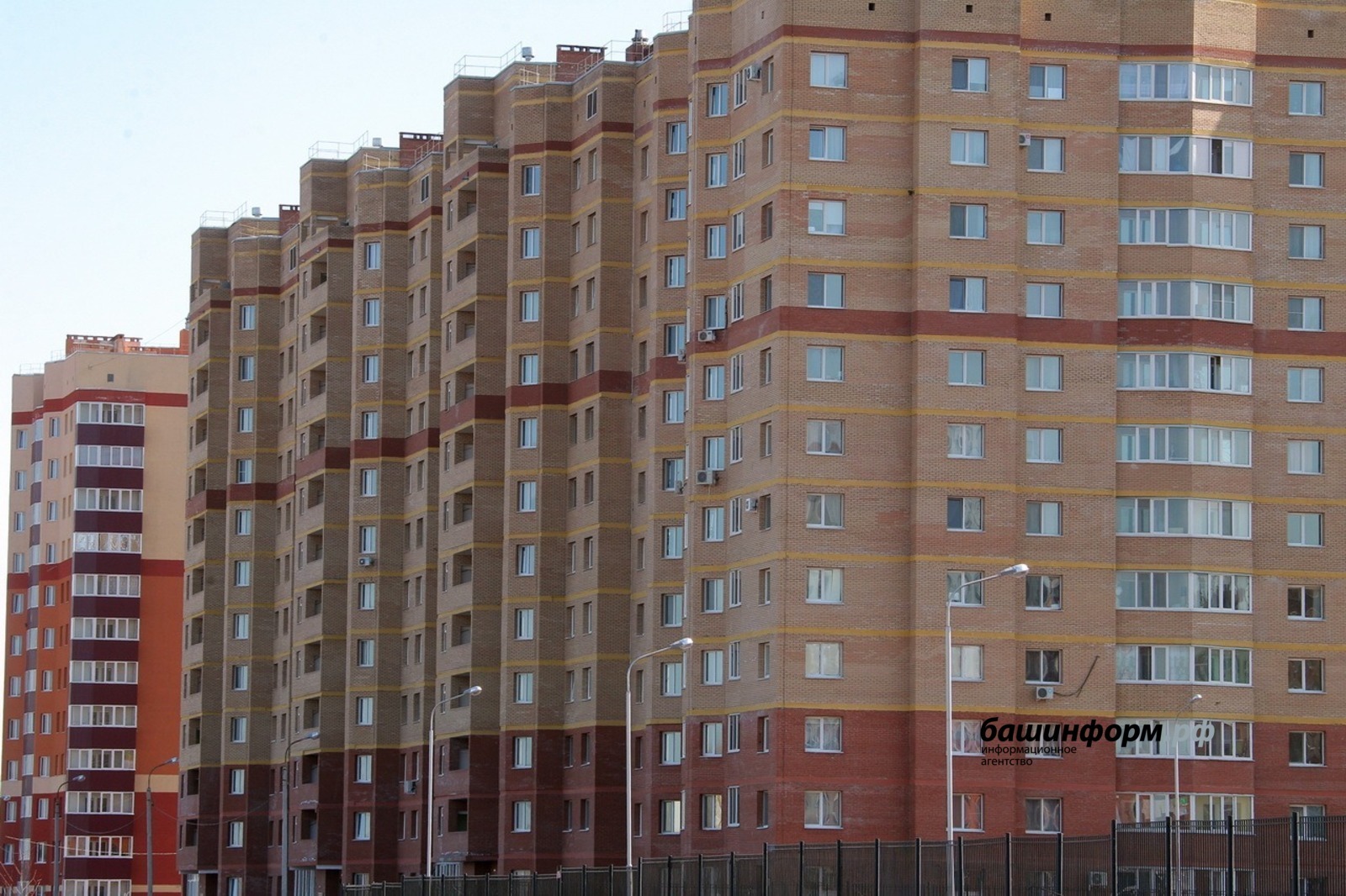 В России запустят программу льготного арендного жилья для работников ОПК